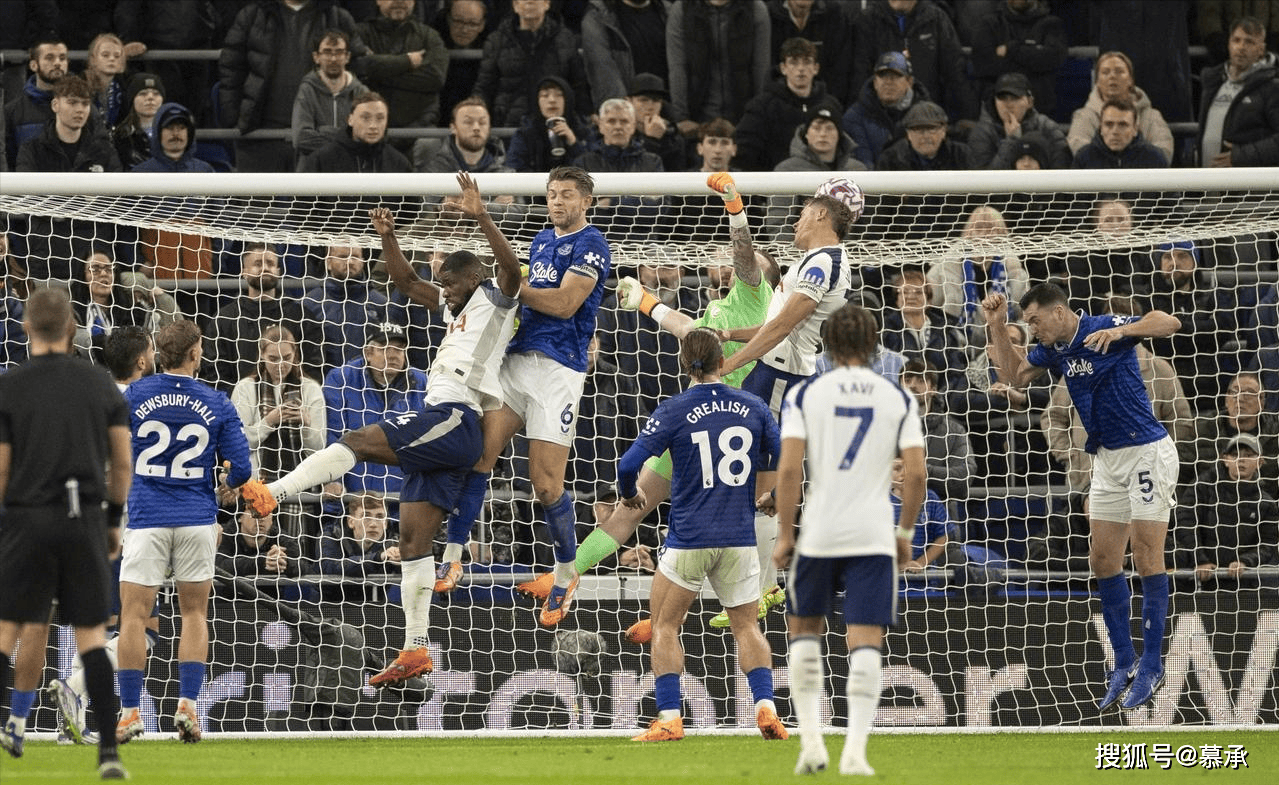 关于亚特兰大训练开放日，今夜刷新队史纪录引欢呼，英超在即，轮换策略成焦点的信息