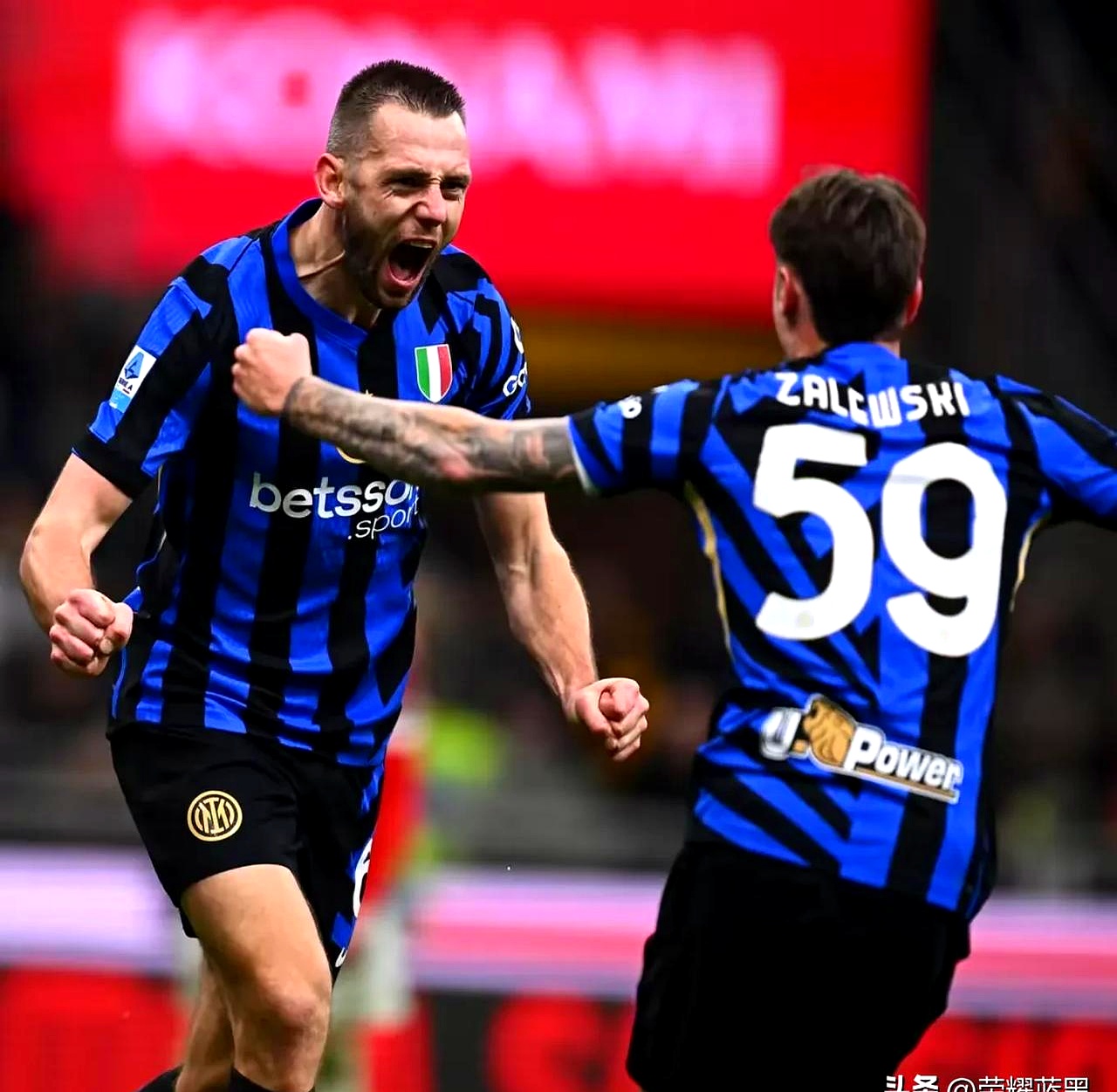 包含赛地聚焦——意甲赛后热度飙升，AC米兰止住颓势，球迷炸锅，团队化学反应显著的词条