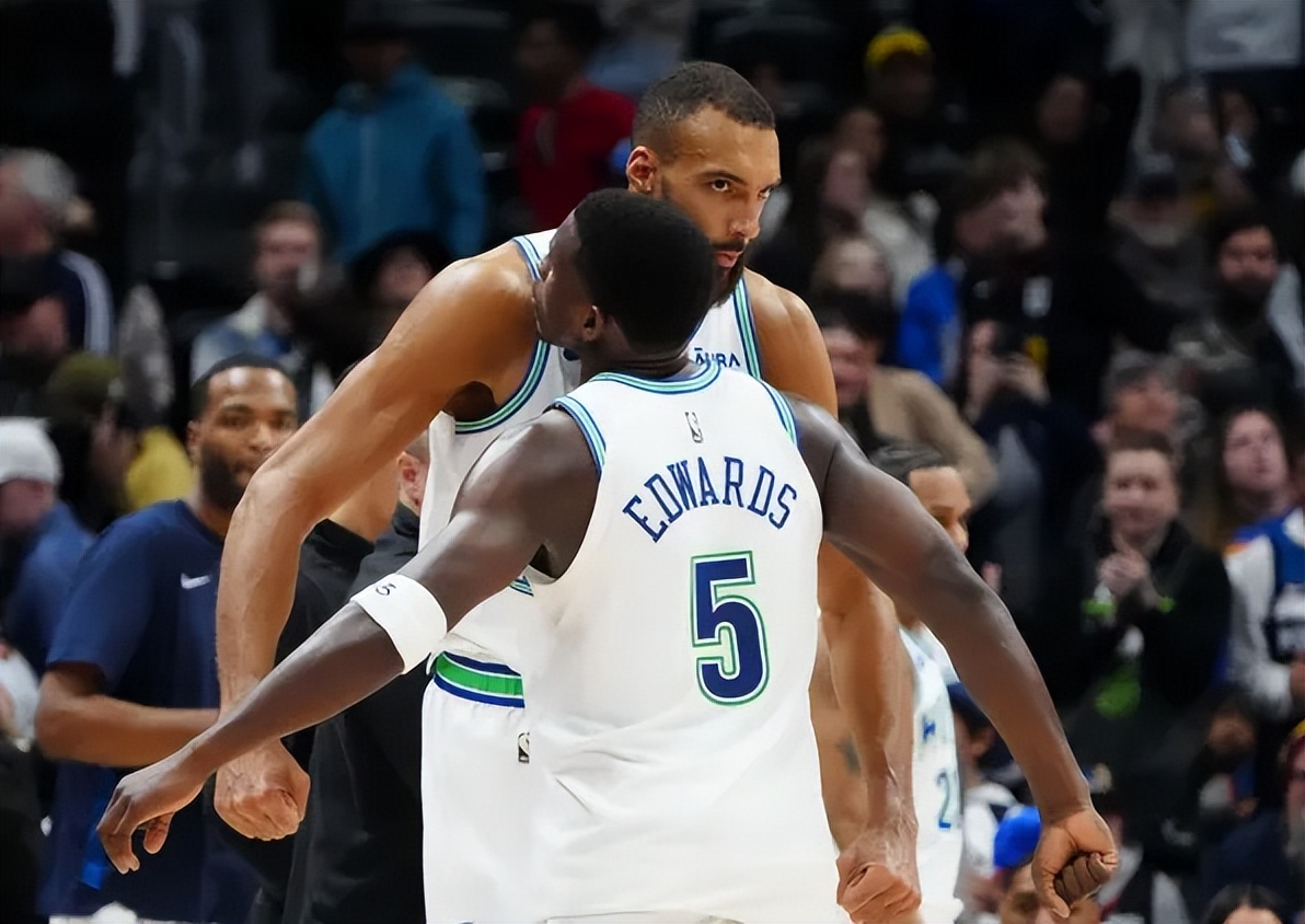 关于里程碑夜明尼苏达森林狼扳平良机；NBA常规赛清晨刷纪录；悬念犹存；球队文化再被提及的信息