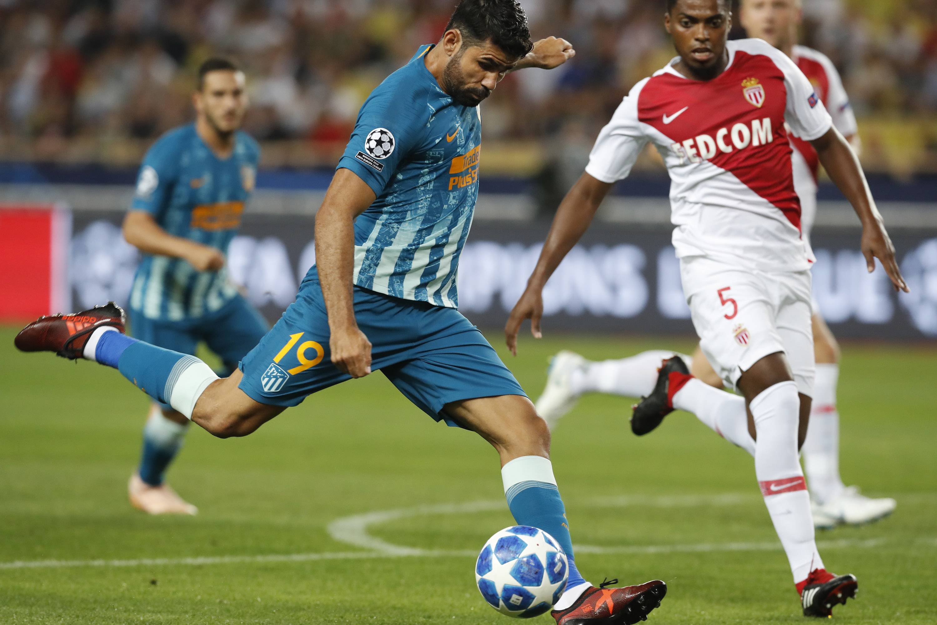 包含赛后法甲焦点战，西汉姆豪取连胜，话题不断，纪律约束更严格的词条