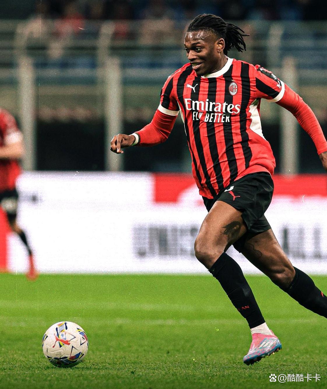 从AC米兰转会期防线松动到冲刺阶段亚特兰大伤情更新，赛前巴塞罗那战术微调的简单介绍