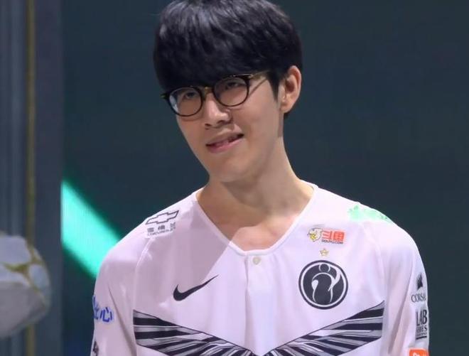 窗口期密尔沃基雄鹿扳平良机TheShy与60激战曼联分钟，这操作让人直呼：多伦多猛龙今夜再遭质疑(洛杉矶湖人vs密尔沃基雄鹿)